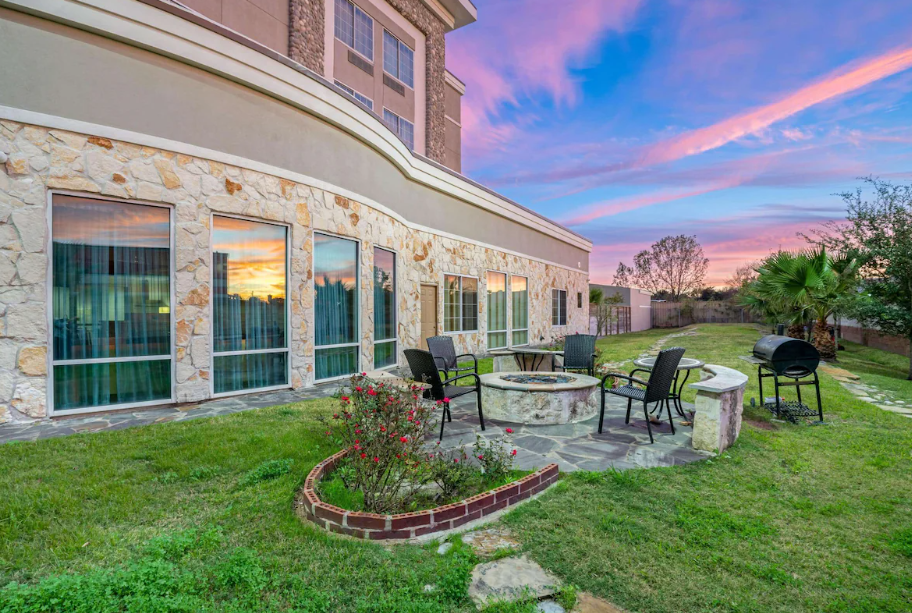 La Quinta by Wyndham Houston Willowbrook